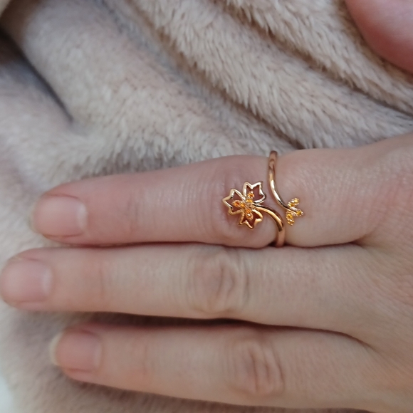 Ring - Picture 2 of 5